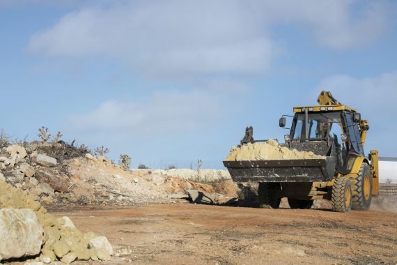 heavy-excavator-digging-day-light